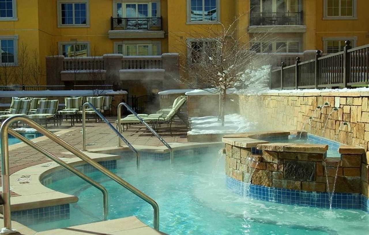 Legendary Lodging At The Ritz Vail Exterior photo