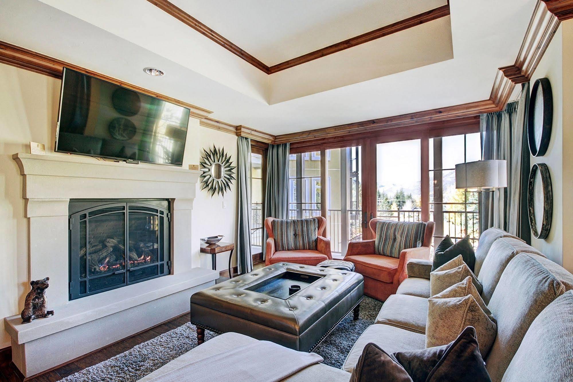 Legendary Lodging At The Ritz Vail Exterior photo