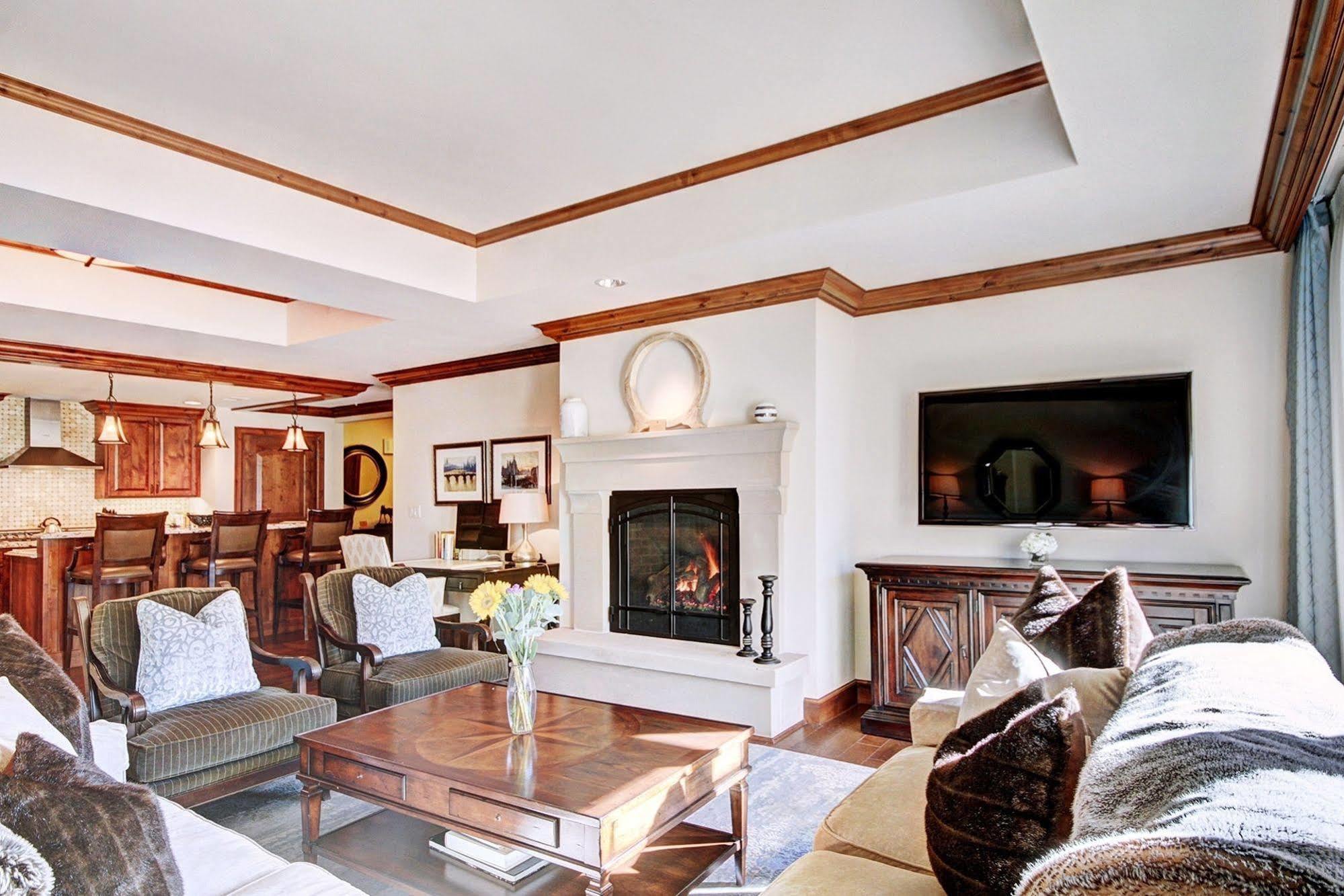 Legendary Lodging At The Ritz Vail Exterior photo